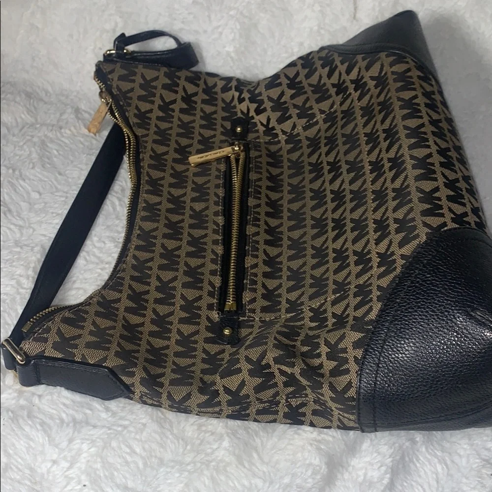 Michael Kors Black and Tan Shoulder Bag with Classic Design